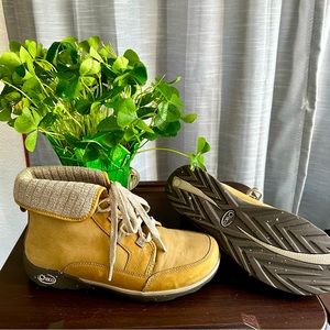 Chaco Barbary Boots J106806 Womens SZ 10 Tan Brown Leather Shoes Ankle Hiking